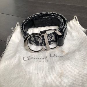 Vintage Christian Dior Trotter belt. Size 70